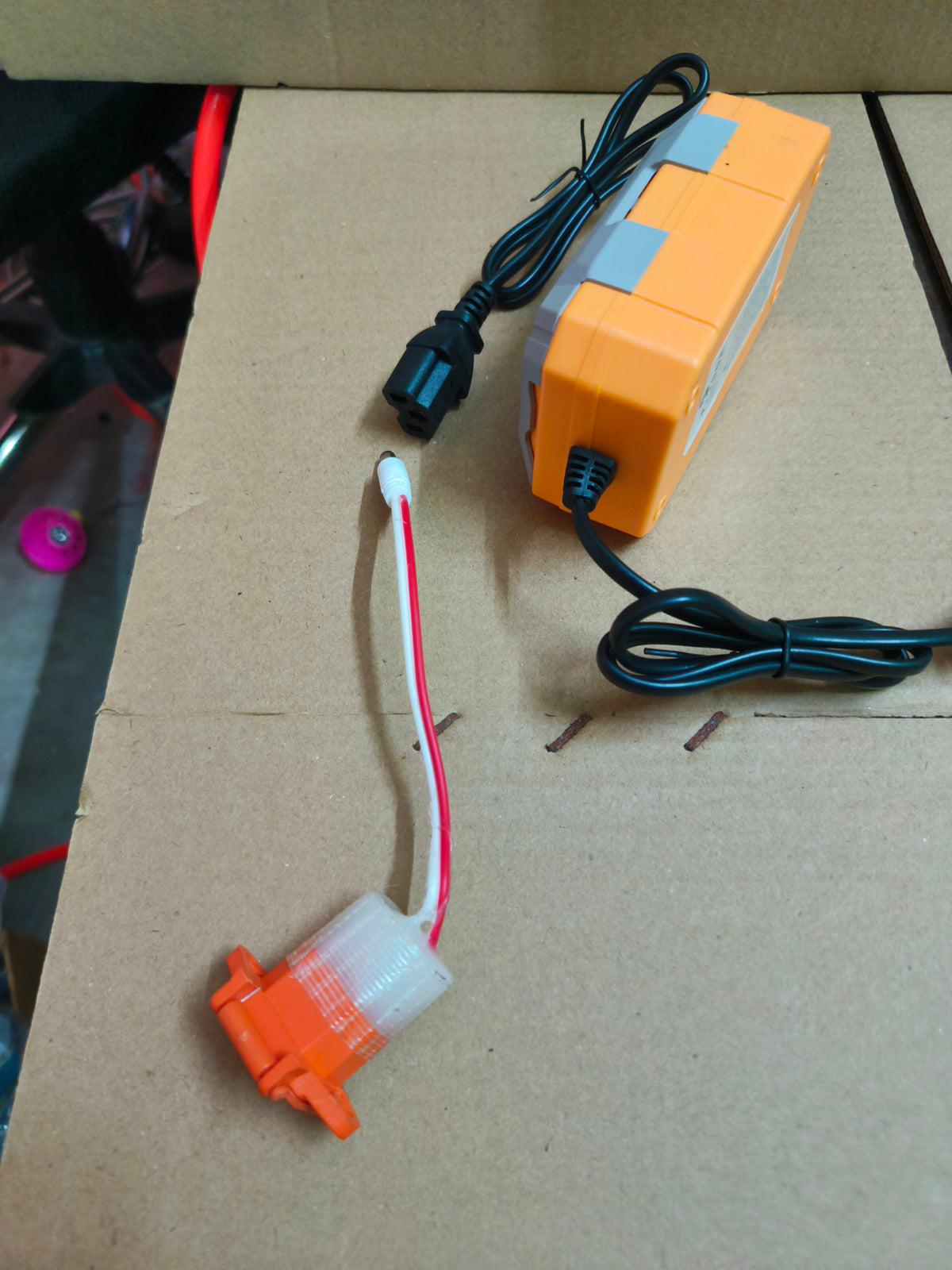 Digital-Spray Machine Charger-12v 2Amp- With Free Connector